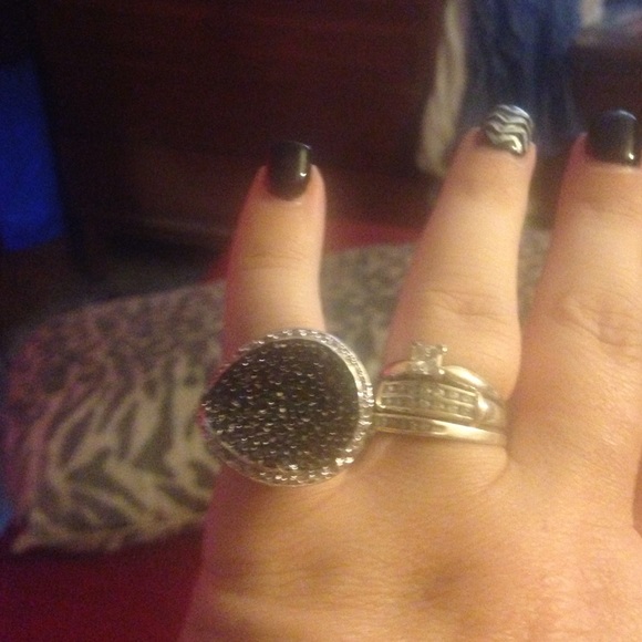 Black and silver shiny stones ring