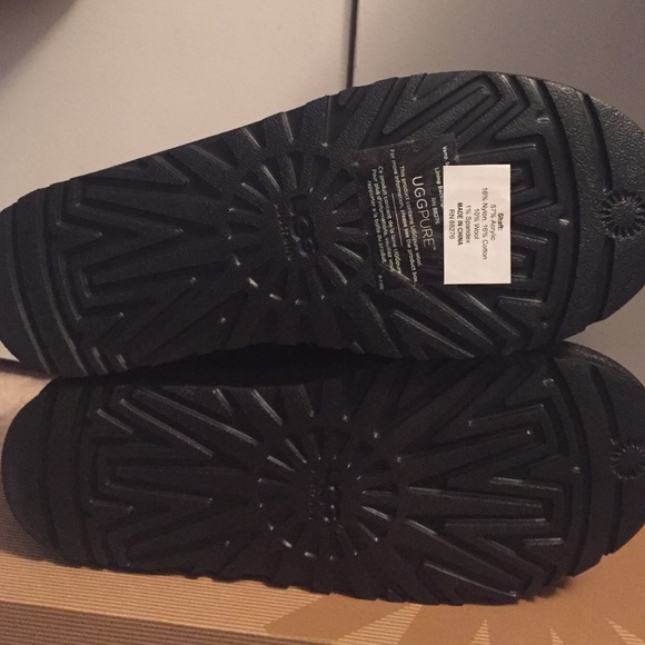 UGG - Picture 2 of 3