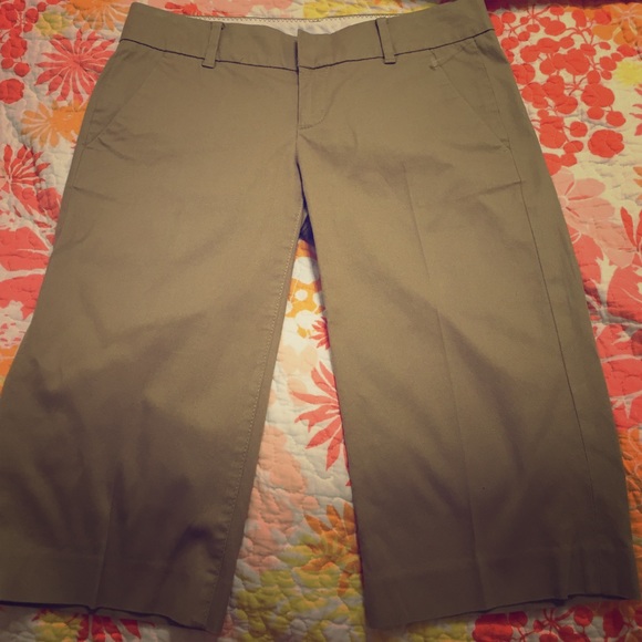 Lilly Pulitzer Khaki Capri Shorts Size 2 NWOT