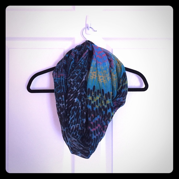 Infinity Scarf *BRAND NEW NEVER WORN*