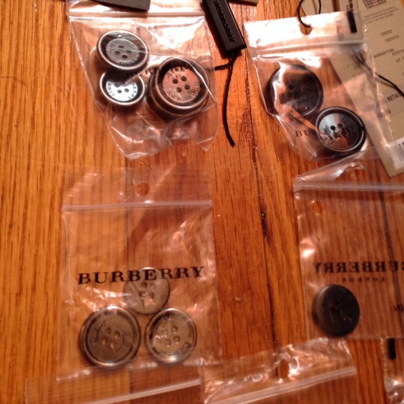 burberry button replacement