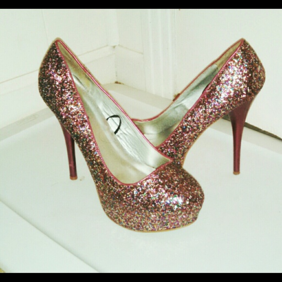 HOTTT!!! Pink Glitter Pumps!!