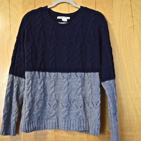 UO knit colorblock sweater NWOT