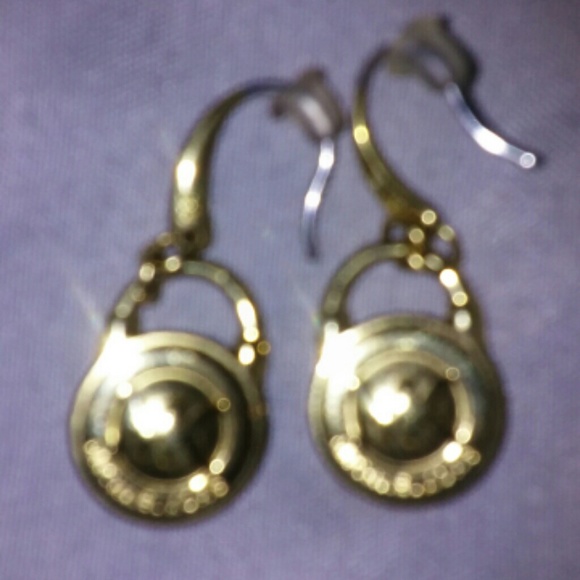 Earrings - Picture 1 of 1