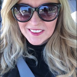 Meet your Posher, Laura