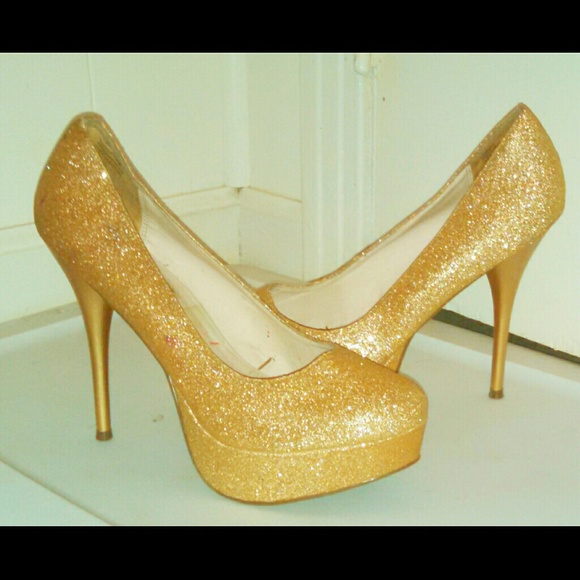 🎉🎉GOLD GLITTER BLING PUMPS!!!!🎉🎉