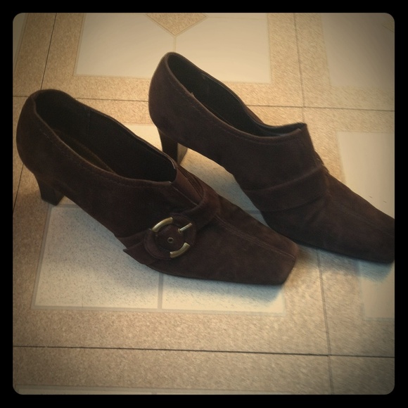 Liz Claiborne suede heels size 10