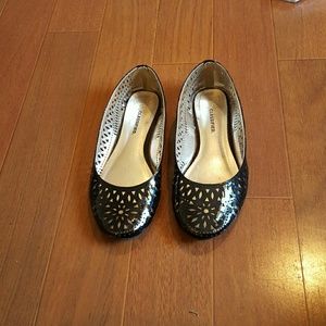 Black ballet flats
