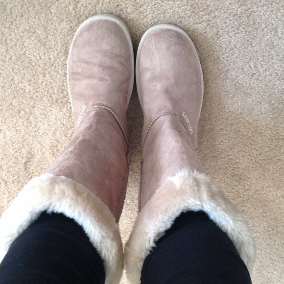 EUC Skechers boots size 9