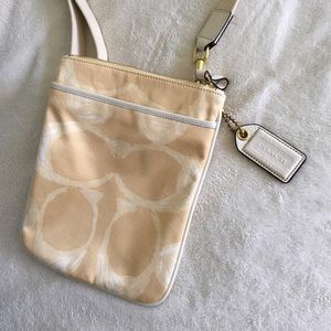 Closet clearing sale!!🎉🎉 NWOT COACH crossbody