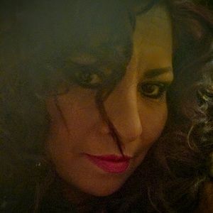 Meet your Posher, Roxann