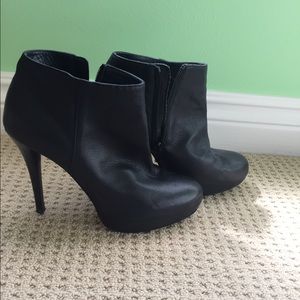 Stuart Weizman Boot Heels
