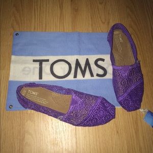 Purple crochet TOMS! NWOT