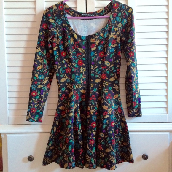 Betsey Johnson Dresses & Skirts - Betsy Johnson Floral Print Dress Size M