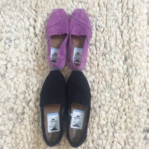 TOMS. 2 pairs size 5