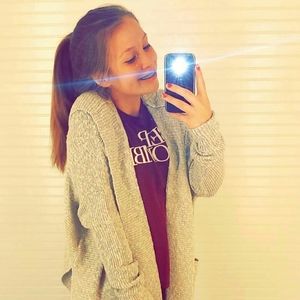 Meet your Posher, Gloria