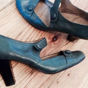 Blue Aerosoles Mary Jane heels