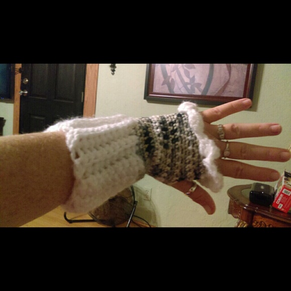 Gloves without finger tips