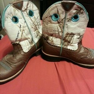 Ariat camo/ baby blue short length boots