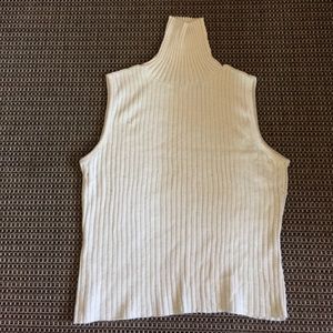 Sleeveless sweater like material turtleneck