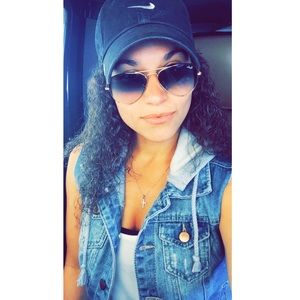 Meet your Posher, Nicole