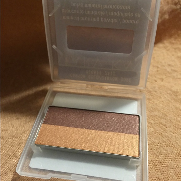 Mary Kay Mineral Bronzing Powder: Canyon Gold - Picture 2 of 2