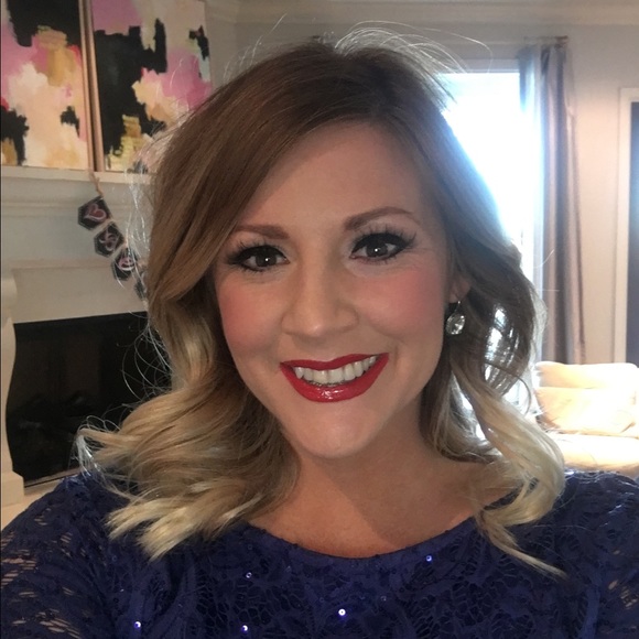 Meet your Posher, Laren - Picture 1 of 1