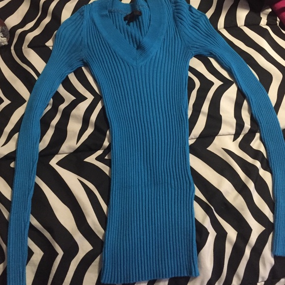 Blue, ribbed express v neck sweater