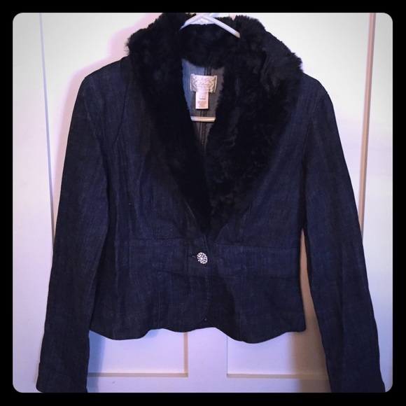 Jean jacket with fur collar - Picture 1 of 4