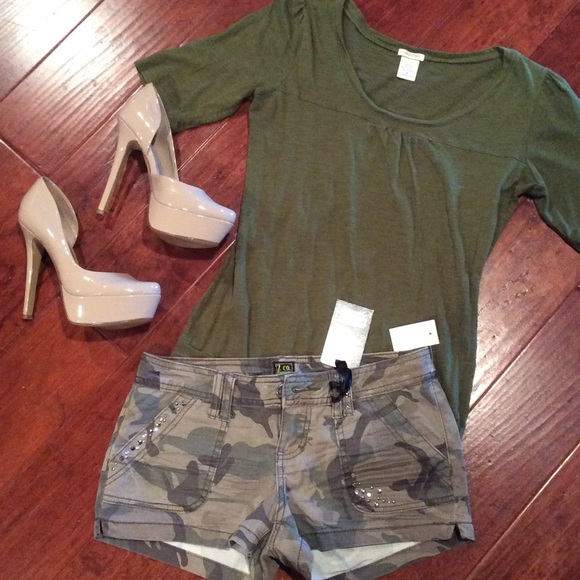 💚camo bling shorts💚