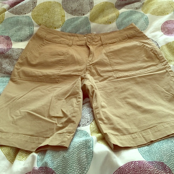 Khaki Bermuda shorts.