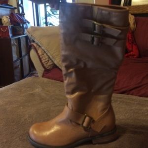 NIB tan Millie boot 6.5