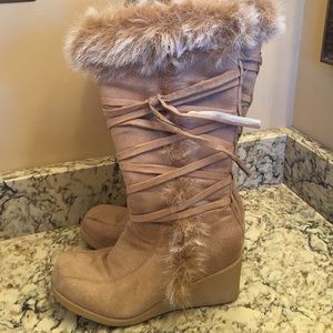 Grove size 7 fur boots with wedge