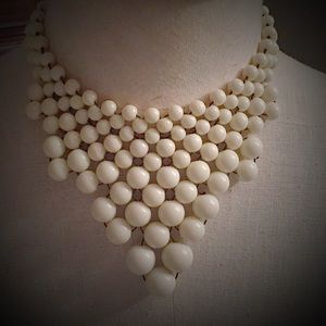 ❌SOLD❌Ivory beaded collar-style necklace