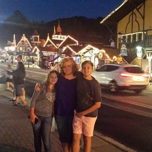 Meet your Posher, Lora tatum