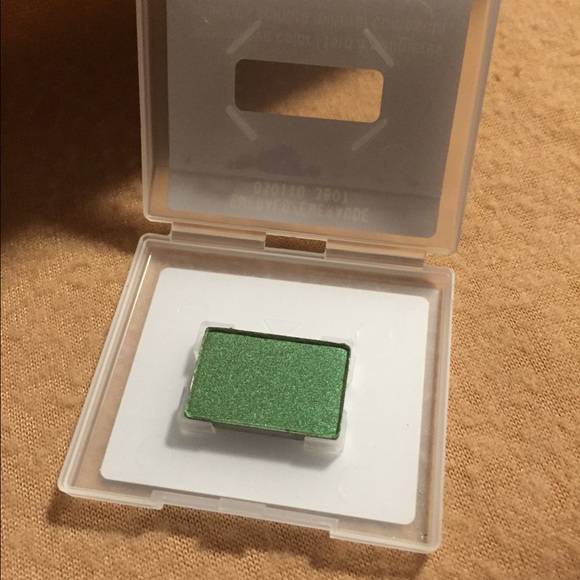 Mary Kay Mineral Eye Color: Emerald - Picture 2 of 4