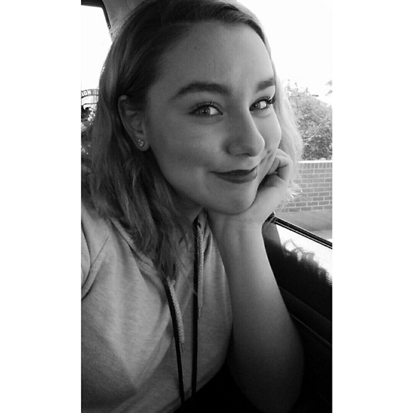 Meet your Posher, Mireya