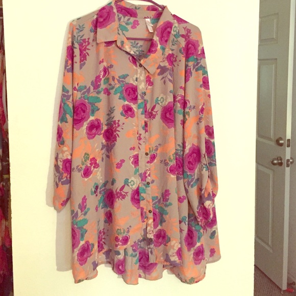 Button down blouse. - Picture 1 of 1