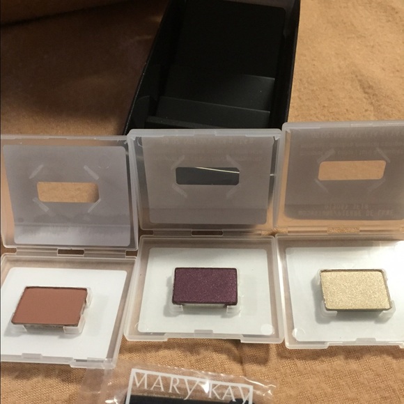 Mary Kay Mineral Eye Color Bundle: Green Eyes - Picture 2 of 2
