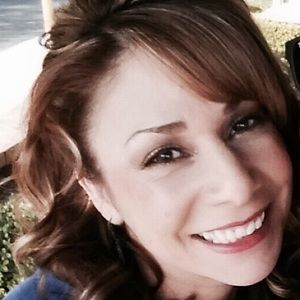 Meet your Posher, Mona