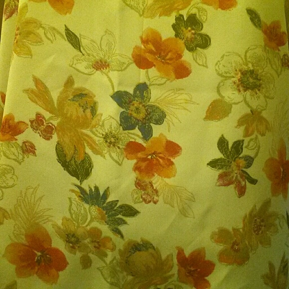 Flowy Tank Top - Picture 3 of 4