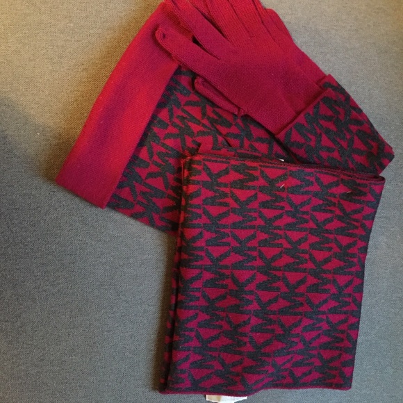 Michael Kors scarf set