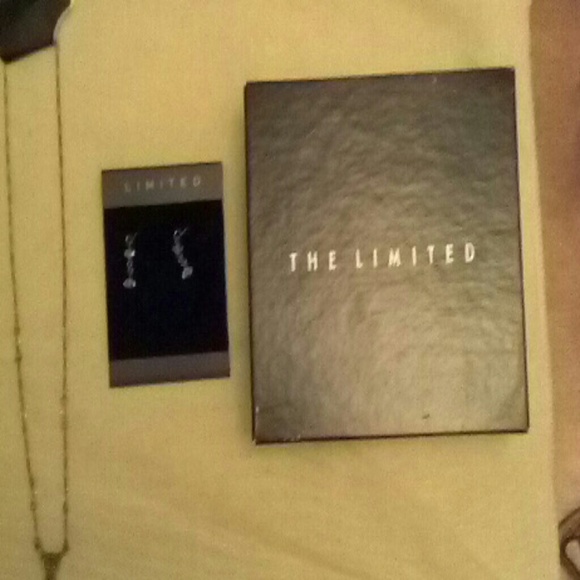 BRAND NEW 2 Limited Necklace and Earring Sets - Picture 4 of 4