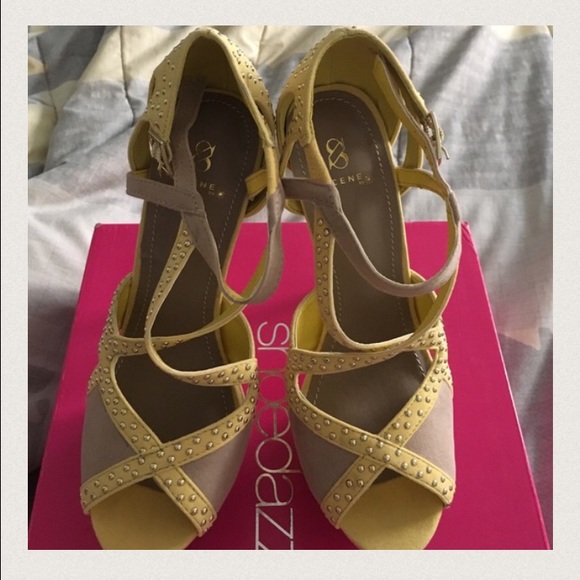 ShoeDazzle Yellow Tan Heels size 6.5 Fina - Picture 4 of 4