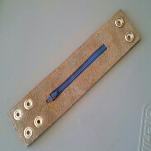 Brown leather peace & love snap bracelet - Picture 2 of 2
