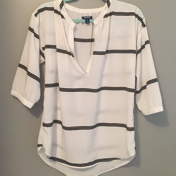 Black and white 3/4 sleeve top