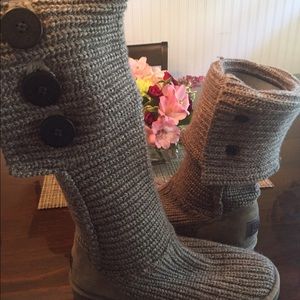 Knit grey uggs