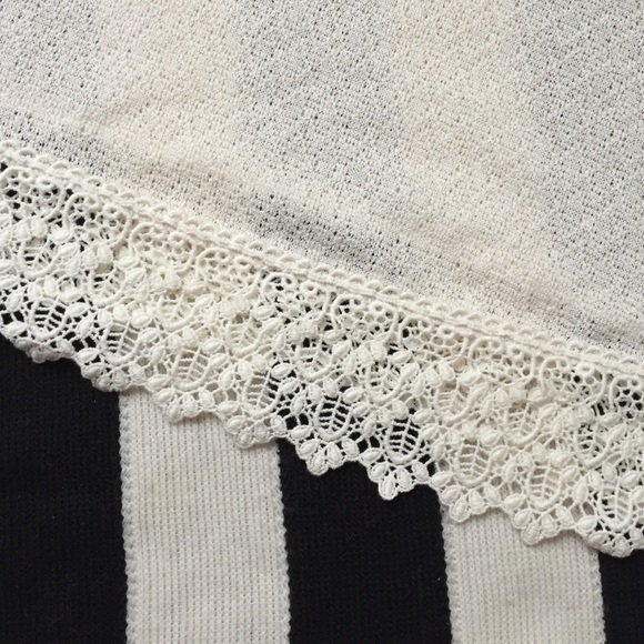 Cream Tank w/ Lace Detailing - Picture 2 of 3