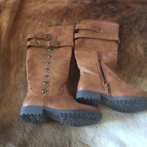 Women's knee high boots tan size 5.5