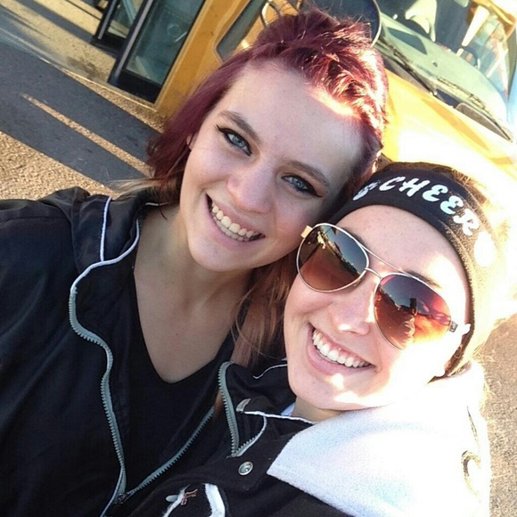 Meet your Posher, Kristal - Picture 1 of 1